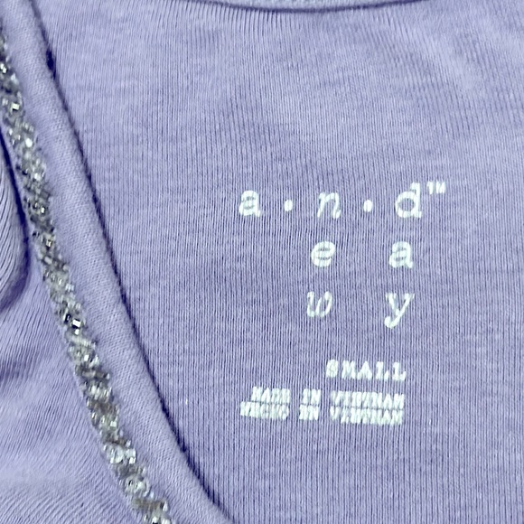 Size S lavender purple tank top with ✨sparkly✨ accents - Picture 4 of 4